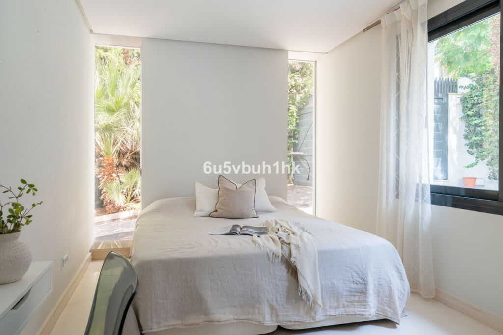 Detached Villa Nueva Andalucía Málaga - image 12