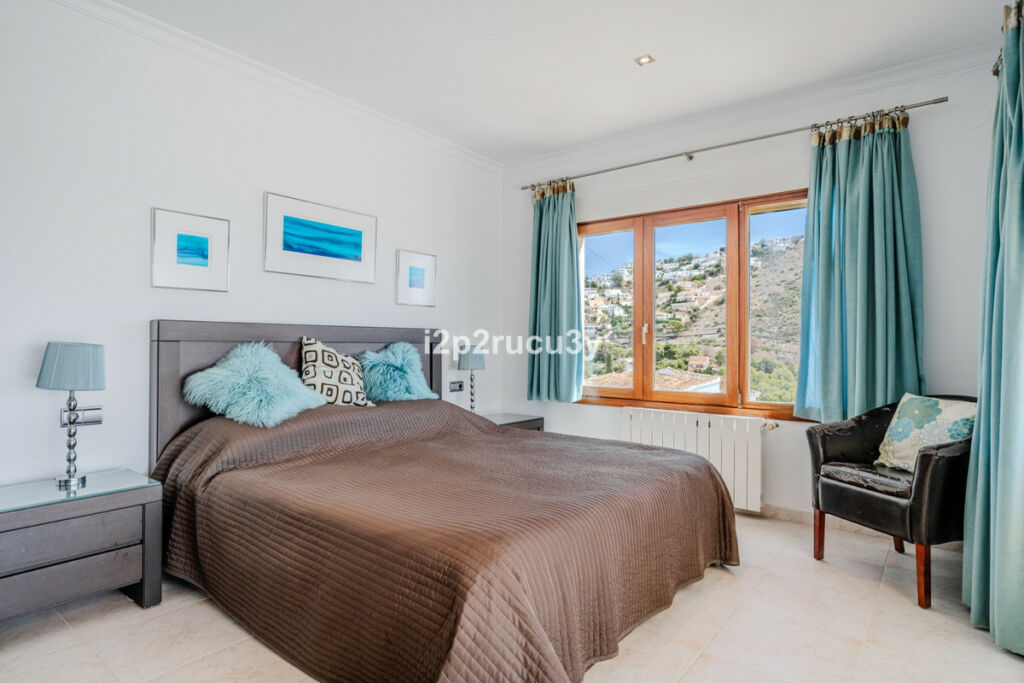 Detached Villa Moraira Alicante - image 11