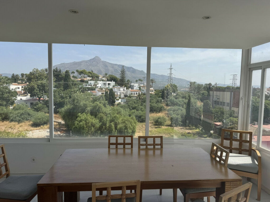 Detached Villa Nueva Andalucía Málaga - image 12