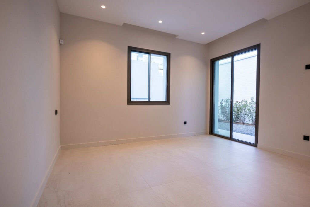 Detached Villa Estepona Málaga - image 12