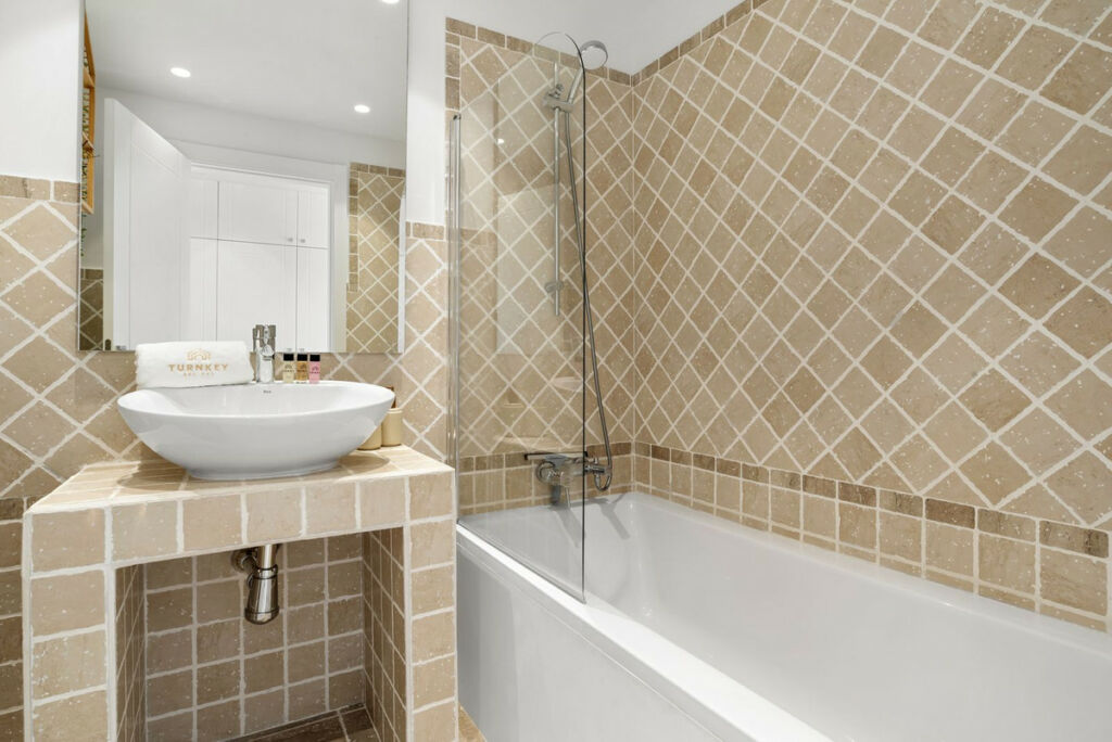 Middle Floor Apartment Estepona Málaga - image 12