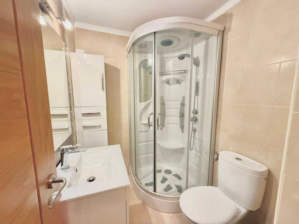 Middle Floor Apartment Fuengirola Málaga - image 12
