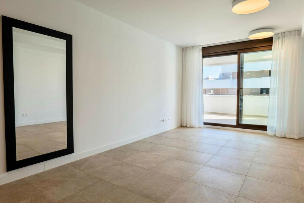 Middle Floor Apartment Estepona Málaga - image 12