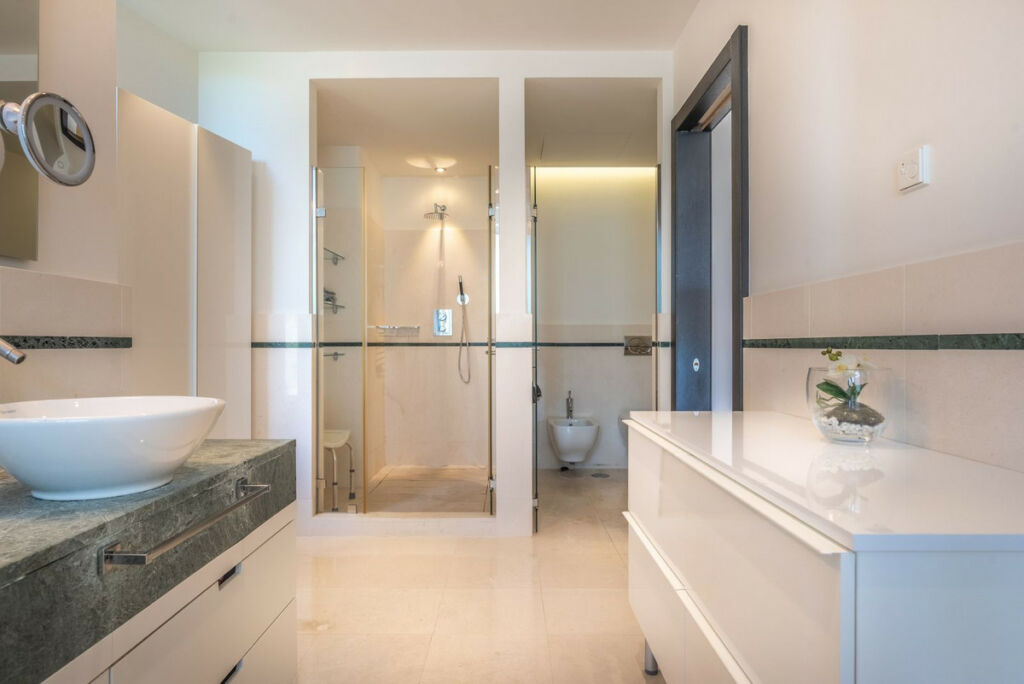 Townhouse Sierra Blanca Málaga - image 12