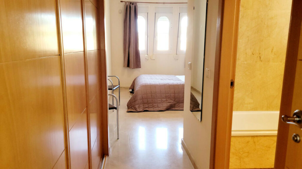 Middle Floor Apartment Benalmadena Málaga - image 12