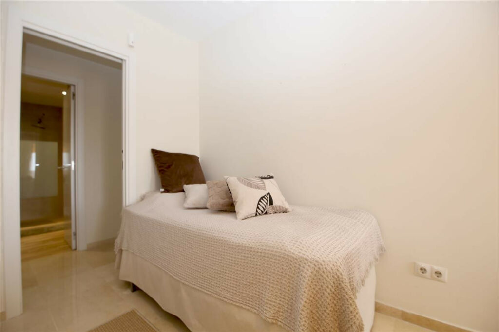 Middle Floor Apartment Estepona Málaga - image 12