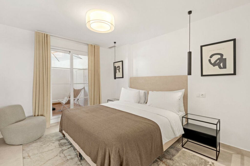Middle Floor Apartment Nueva Andalucía Málaga - image 12