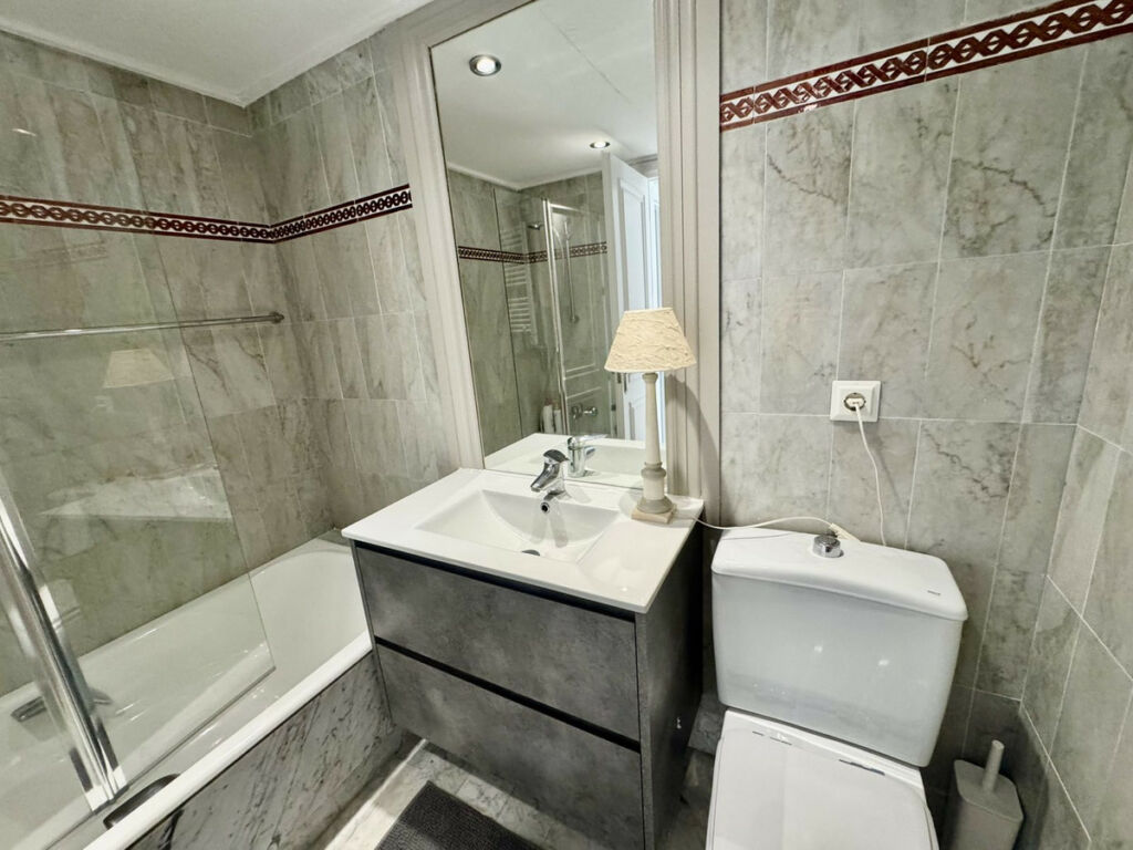 Townhouse New Golden Mile Málaga - image 12