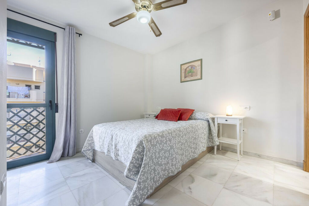 Middle Floor Apartment Fuengirola Málaga - image 12