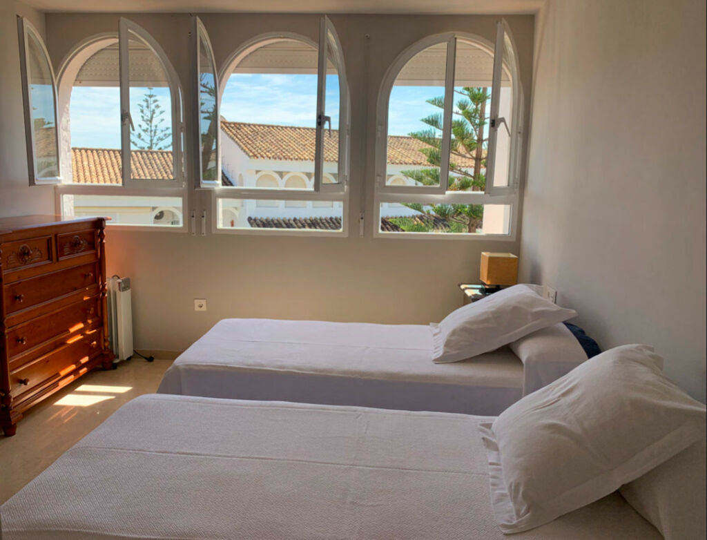 Middle Floor Apartment Marbesa Málaga - image 12