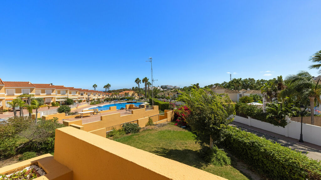 Townhouse La Duquesa Málaga - image 12