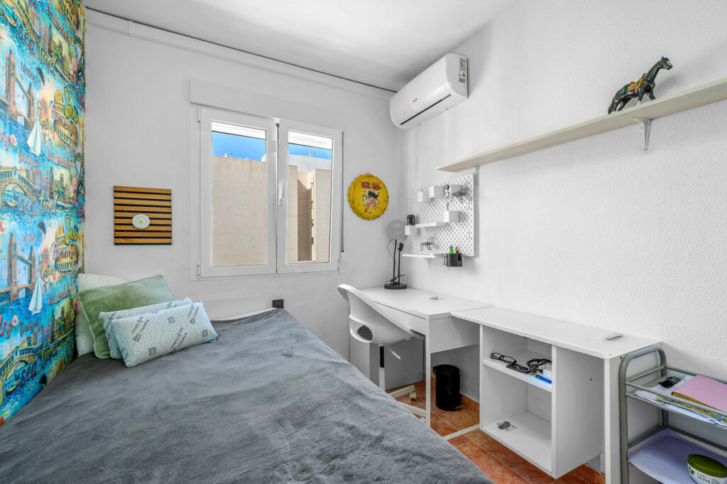 Middle Floor Apartment Torrevieja Alicante - image 12
