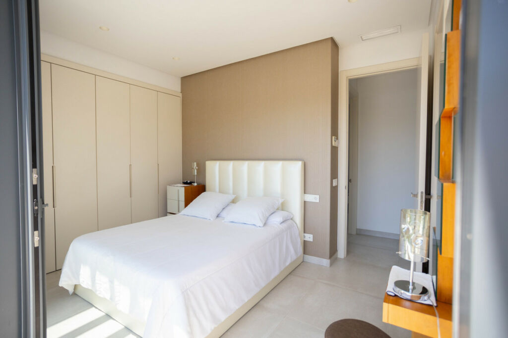 Detached Villa Estepona Málaga - image 12