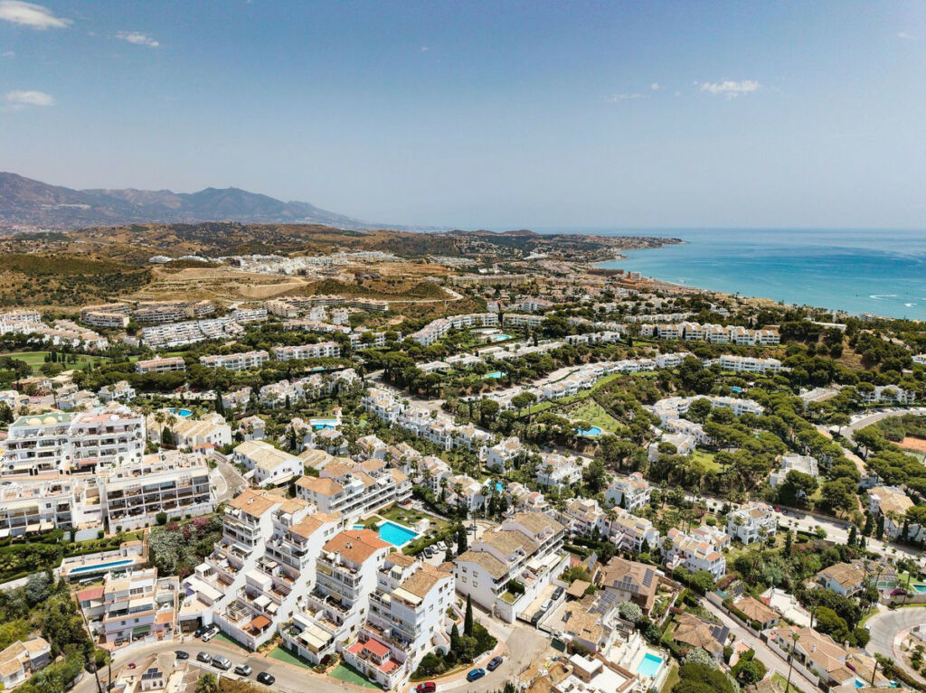 Middle Floor Apartment Riviera del Sol Málaga - image 12