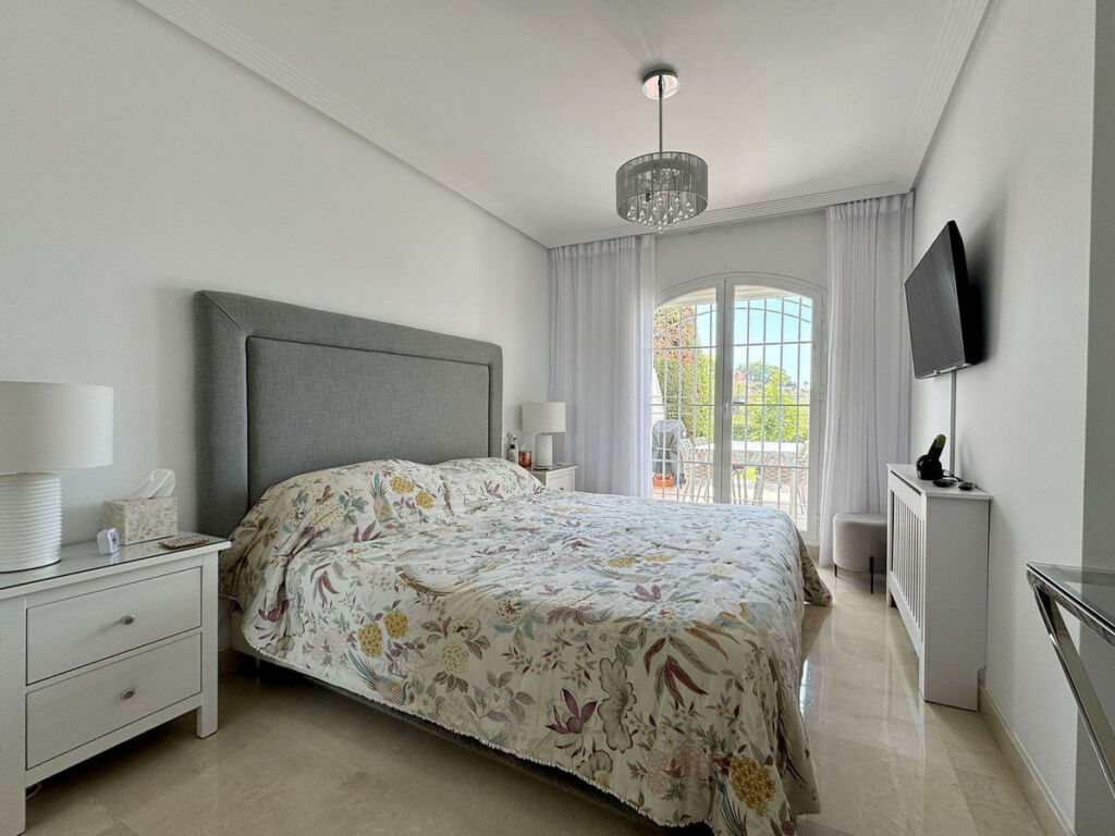 Ground Floor Apartment Los Arqueros Málaga - image 12