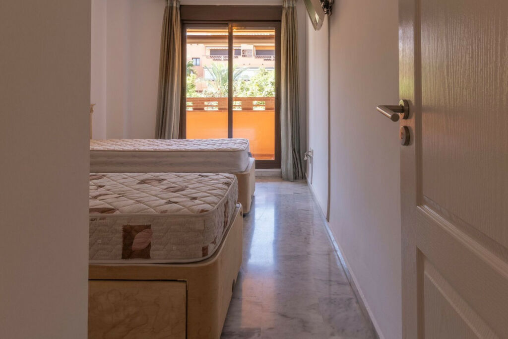 Middle Floor Apartment The Golden Mile Málaga - image 12