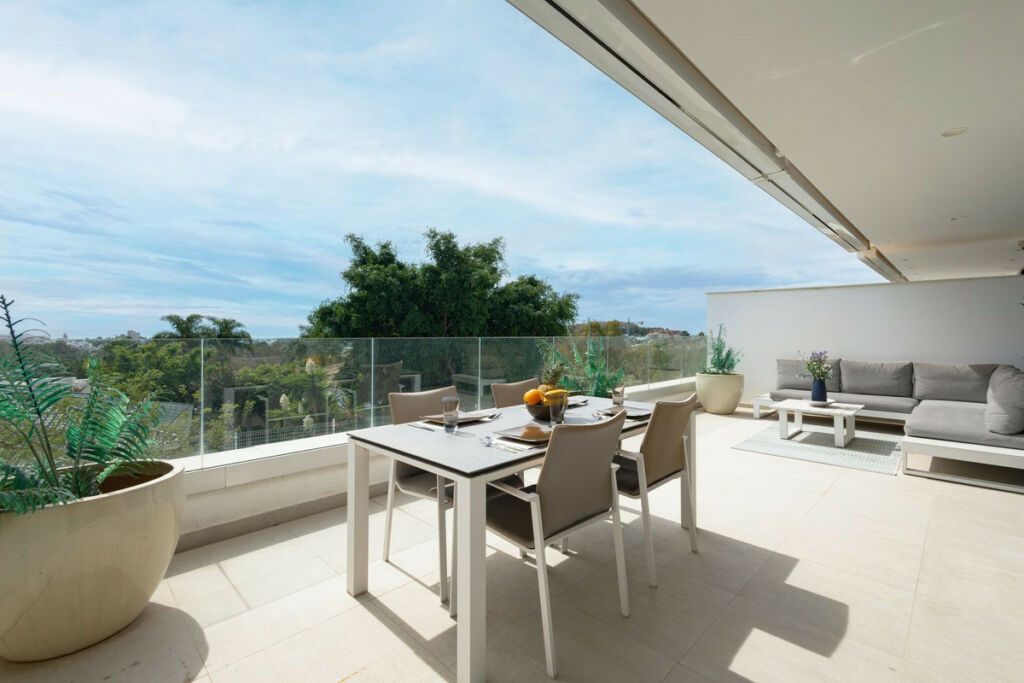 Middle Floor Apartment Nueva Andalucía Málaga - image 12