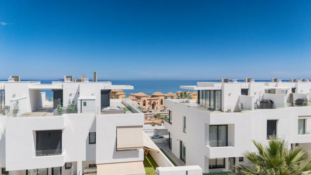 Townhouse Fuengirola Málaga - image 13