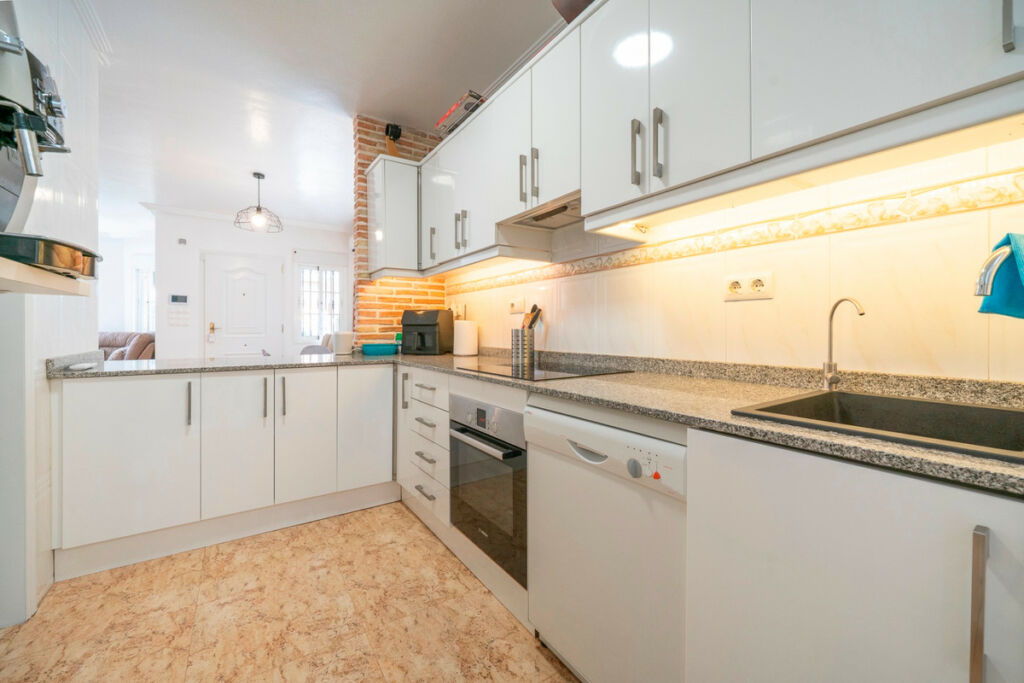 Townhouse Guardamar del Segura Alicante - image 12