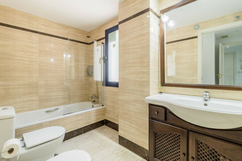 Middle Floor Apartment Estepona Málaga - image 12
