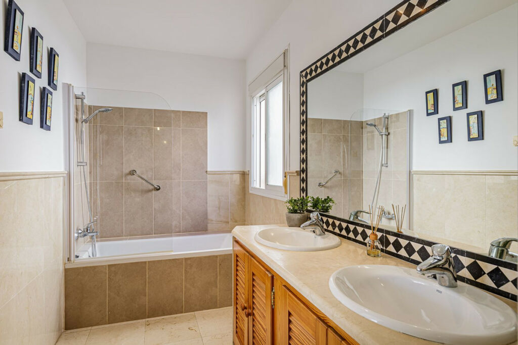 Top Floor Apartment Marbella Málaga - image 12