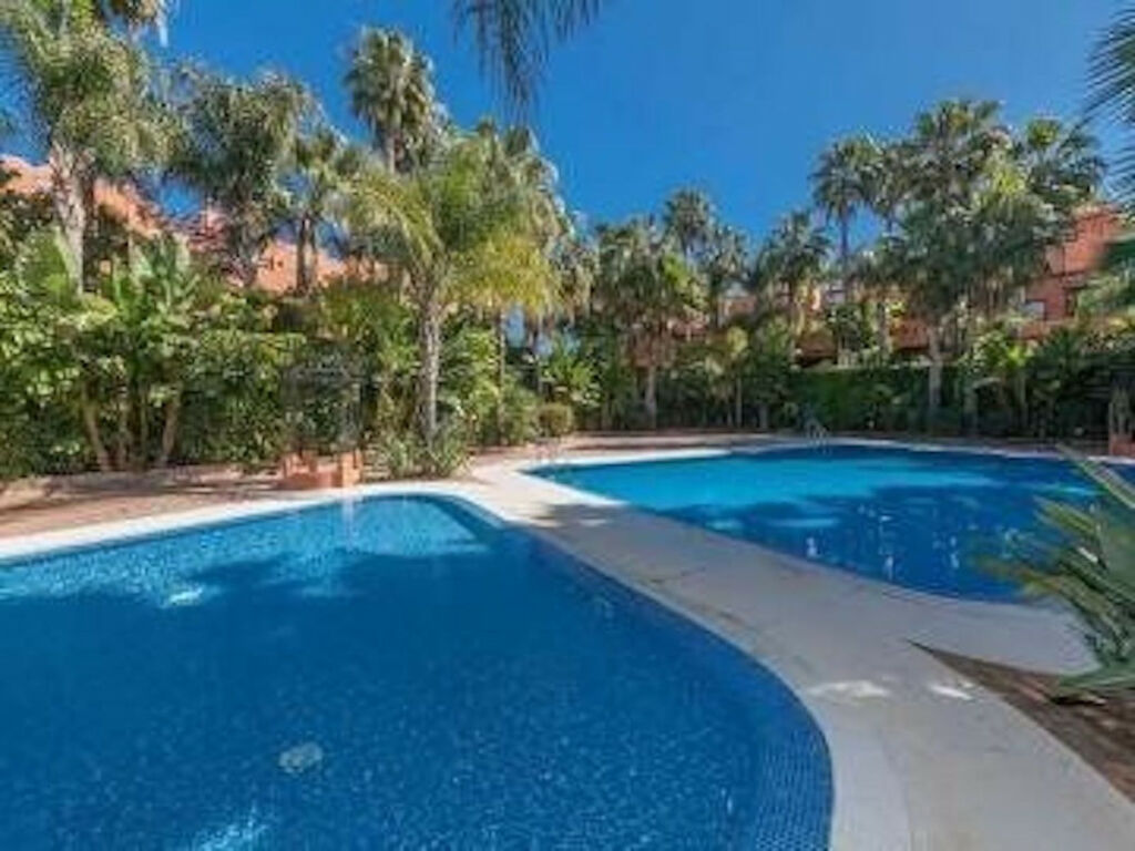Middle Floor Apartment The Golden Mile Málaga - image 12