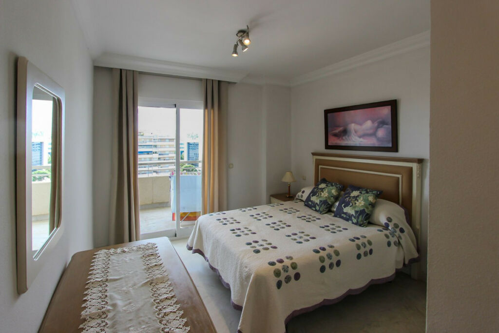Middle Floor Apartment Puerto Banús Málaga - image 12