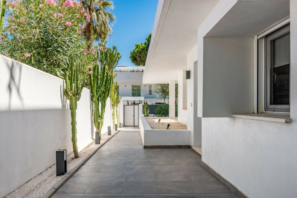 Detached Villa Marbella Málaga - image 12