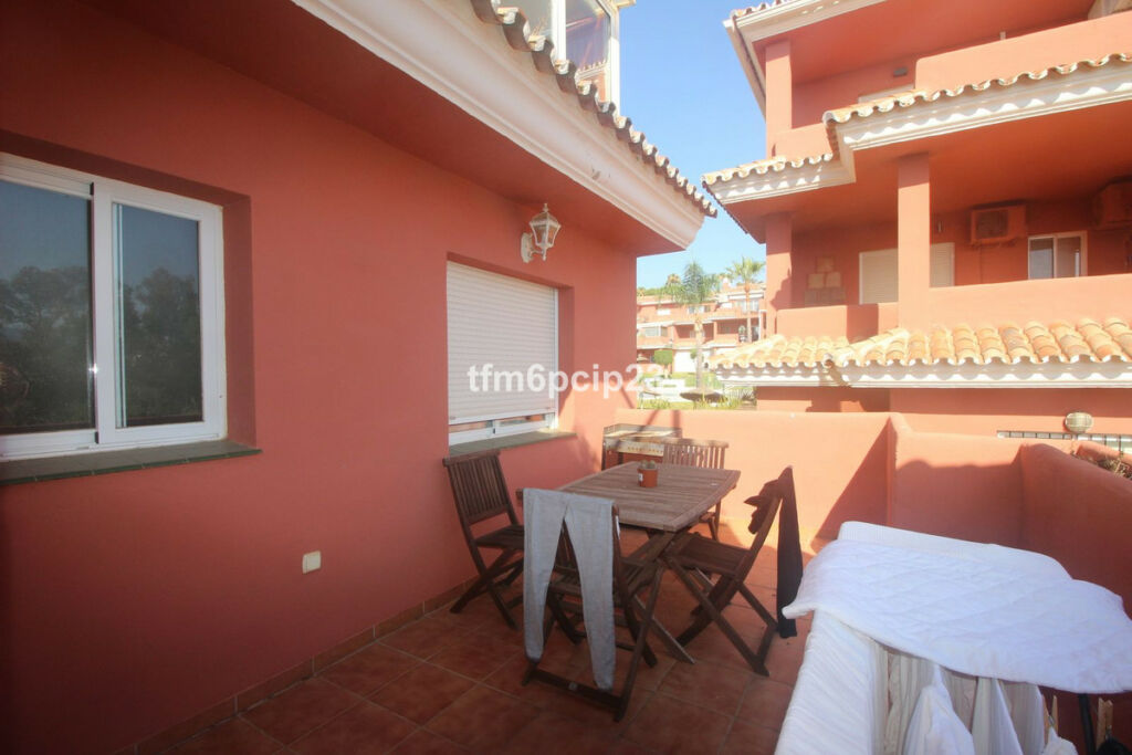 Middle Floor Apartment La Duquesa Málaga - image 12