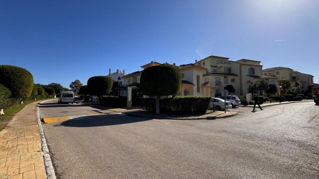 Semi-Detached House San Roque Club Cádiz - image 12