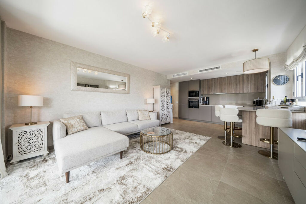 Middle Floor Apartment Estepona Málaga - image 12