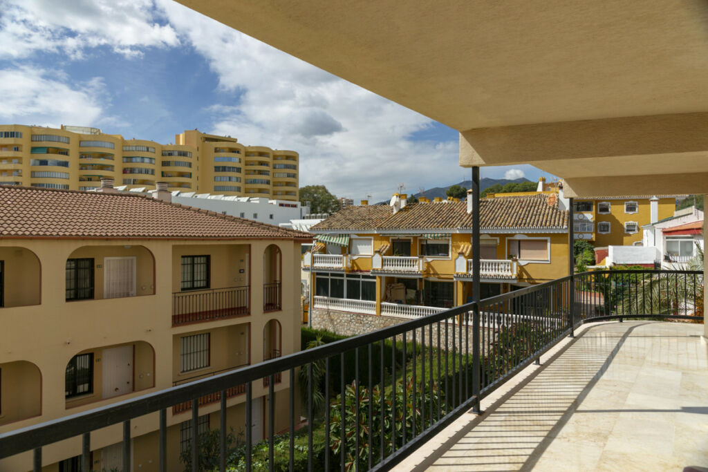 Middle Floor Apartment Montemar Málaga - image 12
