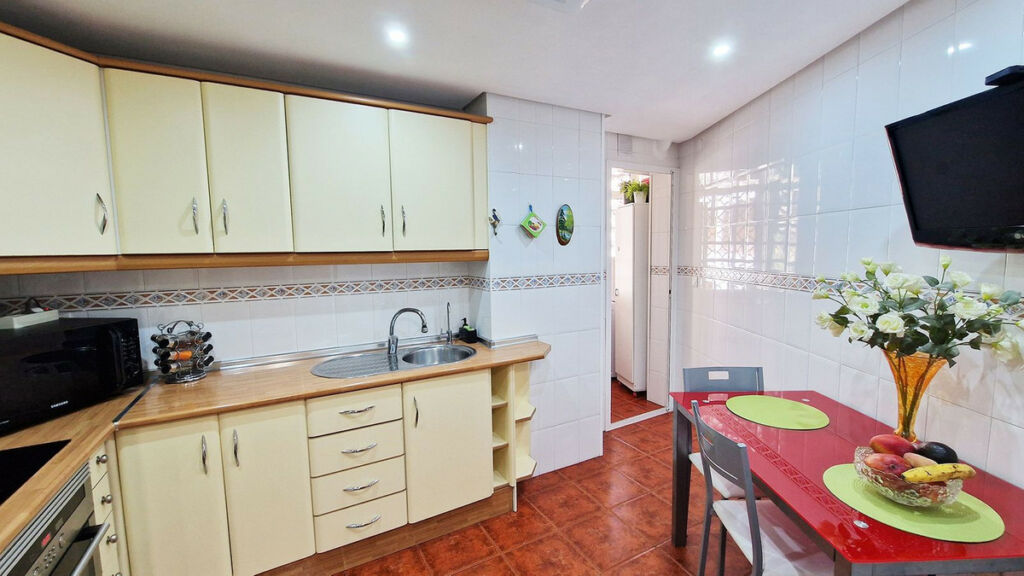 Middle Floor Apartment Benalmadena Málaga - image 12