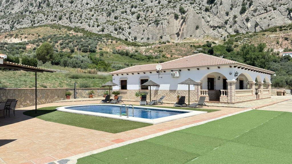 Detached Villa Valle de Abdalajis Málaga - image 11