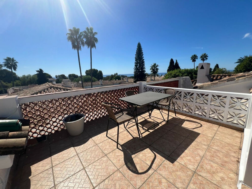 Top Floor Apartment El Paraiso Málaga - image 12