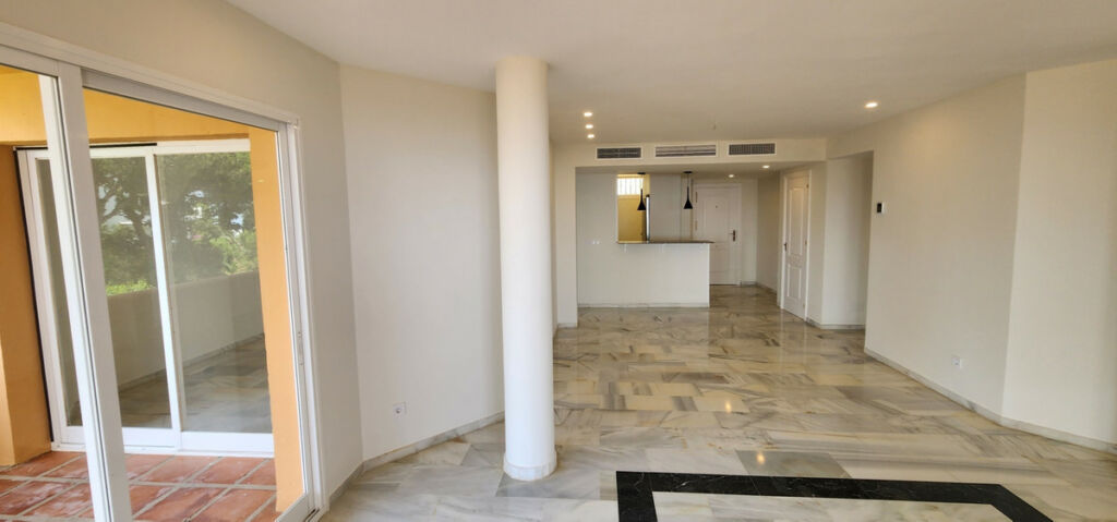 Middle Floor Apartment Calahonda Málaga - image 12