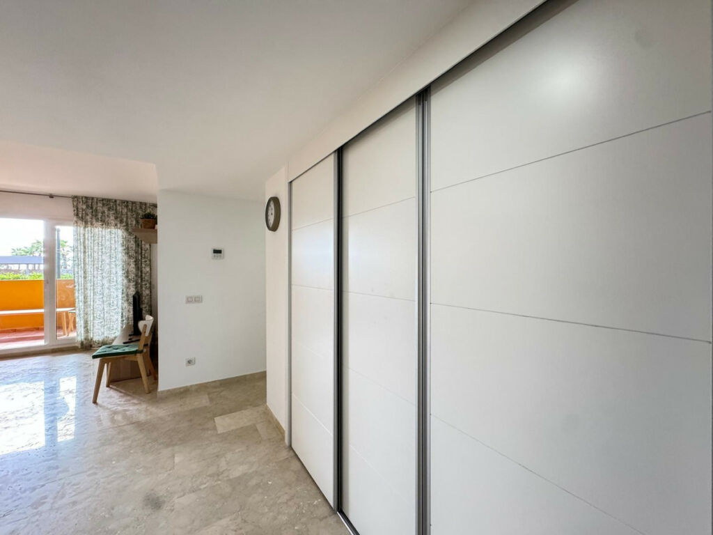 Middle Floor Apartment Torrevieja Alicante - image 12