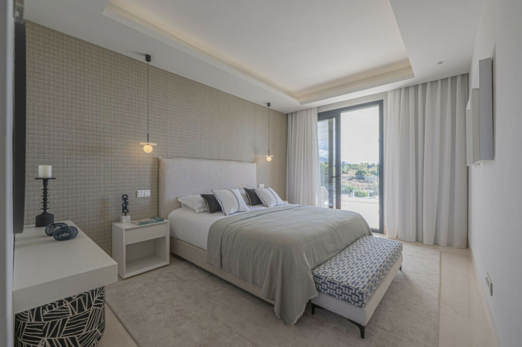 Detached Villa The Golden Mile Málaga - image 12