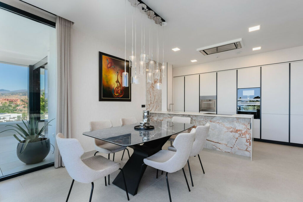 Middle Floor Apartment Cabopino Málaga - image 12