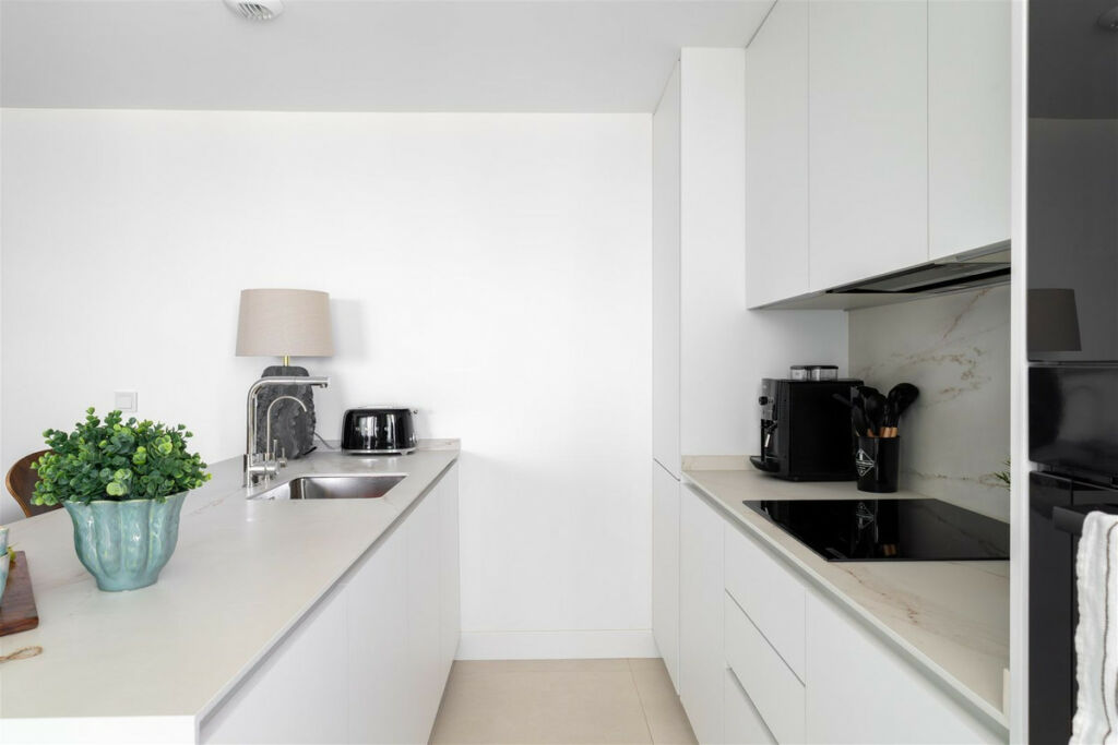 Middle Floor Apartment Higueron Málaga - image 12
