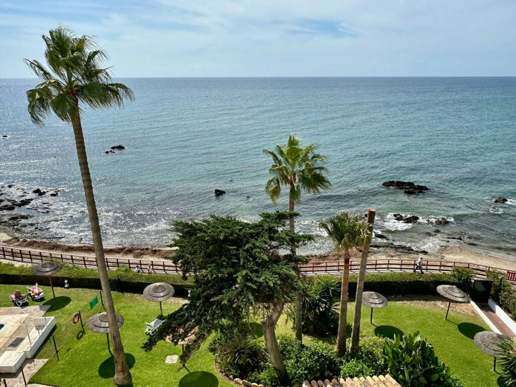 Middle Floor Apartment Riviera del Sol Málaga - image 12