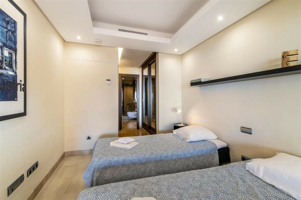 Middle Floor Apartment Estepona Málaga - image 12