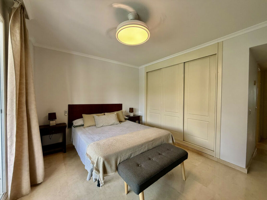 Middle Floor Apartment Sotogrande Puerto Cádiz - image 12