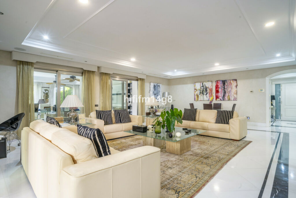 Ground Floor Apartment Puerto Banús Málaga - image 12