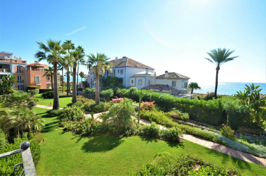 Middle Floor Apartment Casares Playa Málaga - image 12