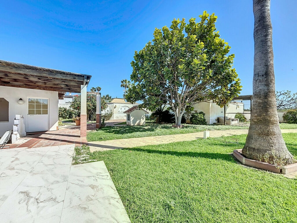Detached Villa Almayate Málaga - image 12