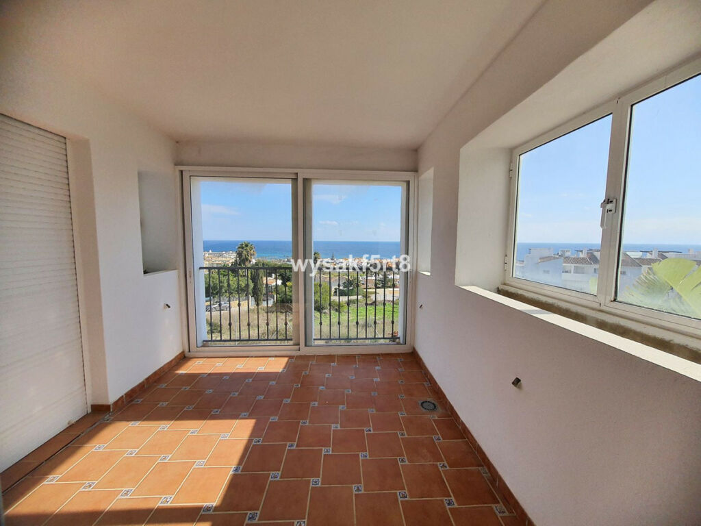Middle Floor Apartment La Duquesa Málaga - image 13