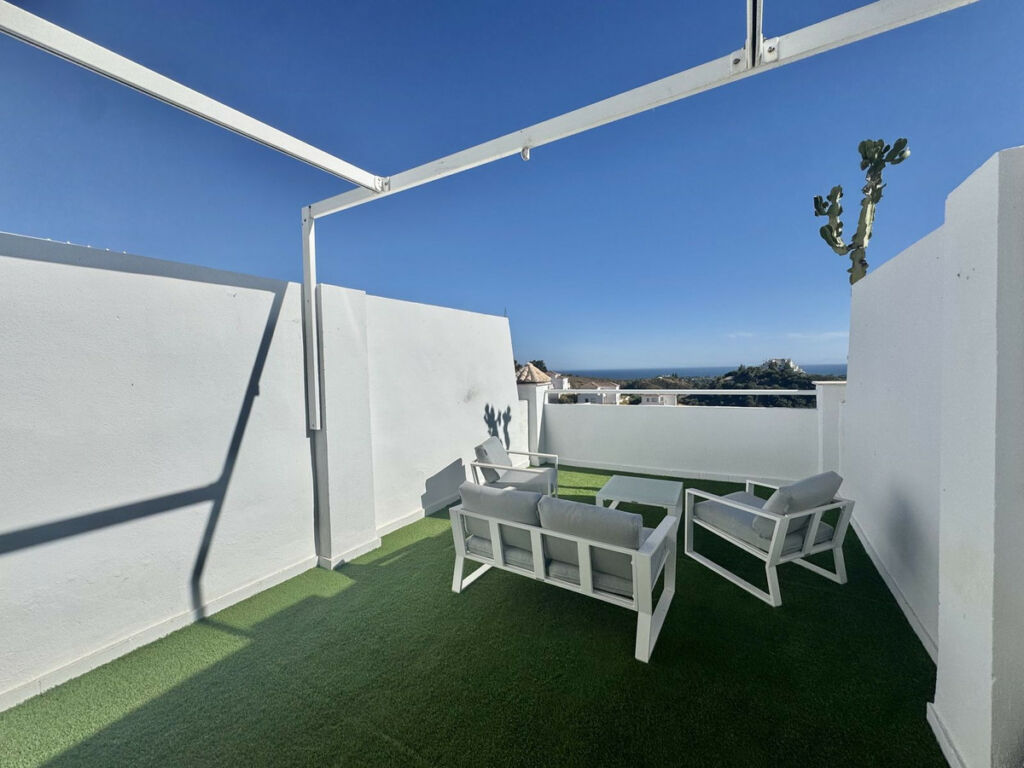 Top Floor Apartment Estepona Málaga - image 12