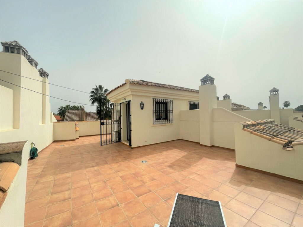 Townhouse Atalaya Málaga - image 12