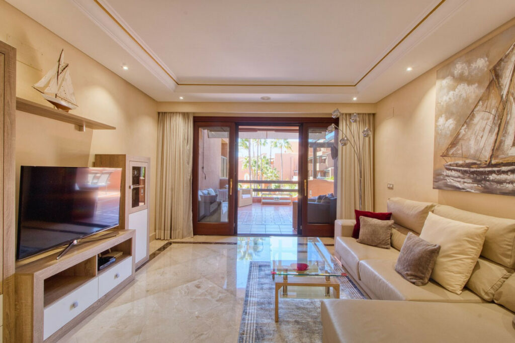 Middle Floor Apartment Estepona Málaga - image 12